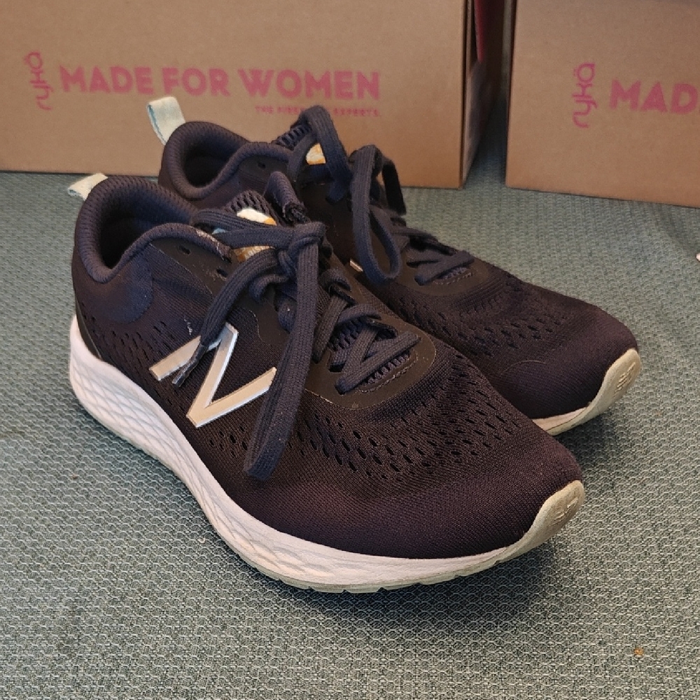 New Balance Fresh Foam Arishi Womens 7.5 Navy Blue White Running Shoes